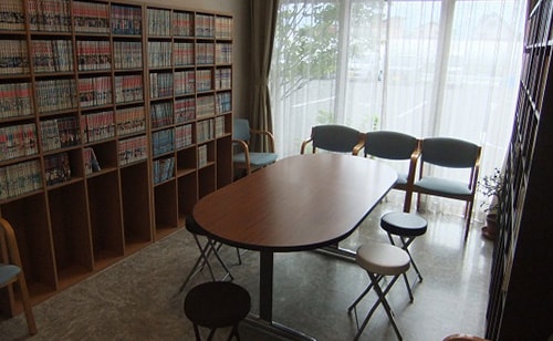 Manga library 1F