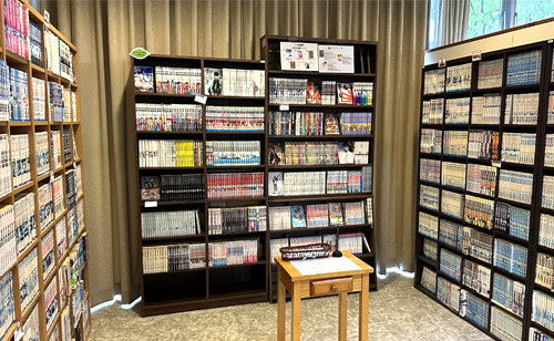 Manga library 1F